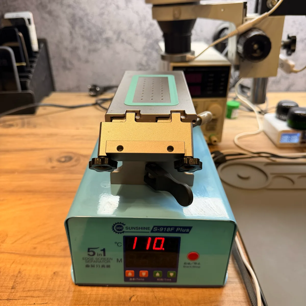 SUNSHINE S-918F Plus ısıtmalı ekran ayırma istasyonu; göstergesinde 110°C yazıyor.